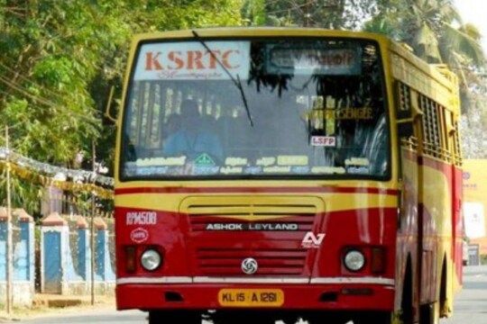 ജീവനക്കാരുടെ ശമ്പളവിതരണത്തിന് 103 കോടി രൂപ അനുവദിക്കണമെന്നും ഓണത്തിനുമുമ്പ് ഇതിനായി നടപടിയെടുക്കണമെന്നുമാണ് ഹൈക്കോടതി സിംഗിള്‍ ബെഞ്ച് ഉത്തരവിട്ടിരുന്നത്. 