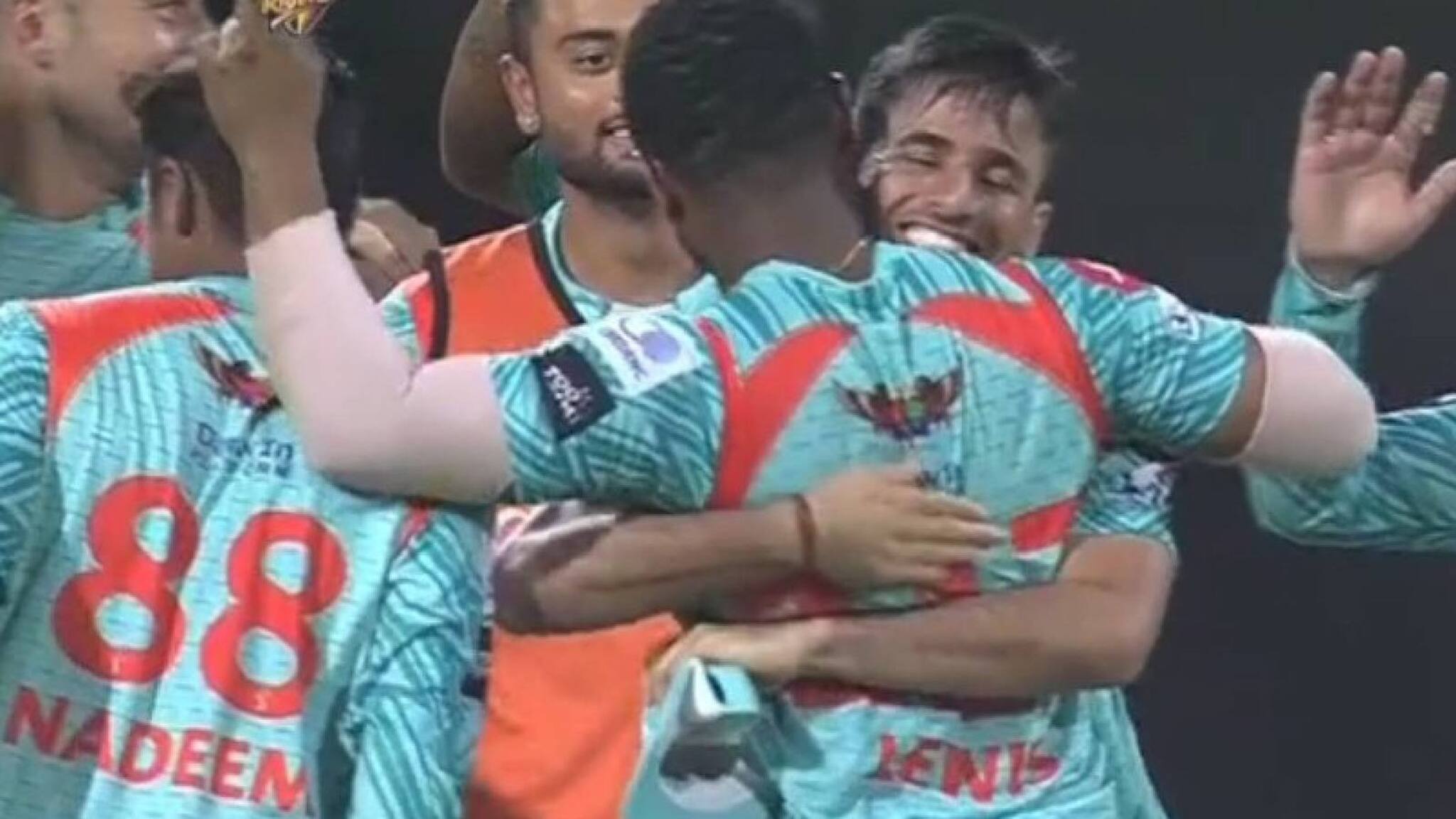 IPL 2022 | അവസാന പന്ത് വരെ ആവേശം; കൊൽക്കത്തയെ രണ്ട് റൺസിന് തോൽപ്പിച്ച് ലക്‌നൗ പ്ലേഓഫിൽ