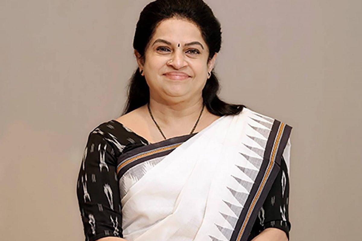 സിപിഎം തൃക്കാക്കരയില്‍ സ്ഥാനാര്‍ത്ഥികള്‍ക്കായി കര, നാവിക, വ്യോമ സേനകളുടെ സഹായത്തോടെ തിരച്ചില്‍ തുടരുന്നതായി അറിയുന്നു എന്നായിരുന്നു പദ്മജയുടെ പരിഹാസം