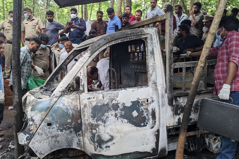  തീ ആളിപ്പിടിച്ചതോടെ മുഹമ്മദ് വാഹനത്തിൽ നിന്ന് പുറത്തിറങ്ങി അടുത്ത് ഉള്ള കിണറ്റിലേക്ക് എടുത്ത് ചാടി. പുറത്ത് ഇറങ്ങാൻ സാധിച്ച 5 വയസുകാരിയെ ഉടൻ ആശുപത്രിയിൽ കൊണ്ടു പോയി. ജാസ്മിനും സഫയും വണ്ടിക്ക് ഉള്ളിൽ ഇരുന്ന് കത്തിച്ചാമ്പലായി. തീ അണയ്ക്കാൻ കഴിയാത്ത അവസ്ഥയായിരുന്നു എന്ന് അയൽവാസികൾ പറഞ്ഞു. " തീ അണയ്ക്കാൻ ശ്രമിക്കുന്തോറും ആളിക്കത്തുക ആയിരുന്നു. വെള്ളം ഒഴിച്ചി കെടുത്താൻ ഒരുപാട് ശ്രമിച്ചു. ഇടയ്ക്ക് ഒരാള് വണ്ടിയിൽ നിന്ന് പുറത്തേക്ക് ഇറങ്ങി കിണറ്റിലേക്ക് ചാടുക ആയിരുന്നു. അയാൾ വാതിൽ തുറന്നപ്പോൾ ആണ് ഇളയ കുഞ്ഞ് പുറത്തേക്ക് വീണത്. ഉടൻ തന്നെ കുഞ്ഞിൻ്റെ ദേഹത്തെ തീ കെടുത്തി ആശുപത്രിയിലേക്ക് കൊണ്ടു പോയി. മറ്റുള്ളവരെ രക്ഷിക്കാൻ ആയില്ല. അത്രമാത്രം തീയും ചൂടും ആയിരുന്നു. "- അയൽവാസികൾ ആയ ആഷിഖും സക്കീറും  പറഞ്ഞു.