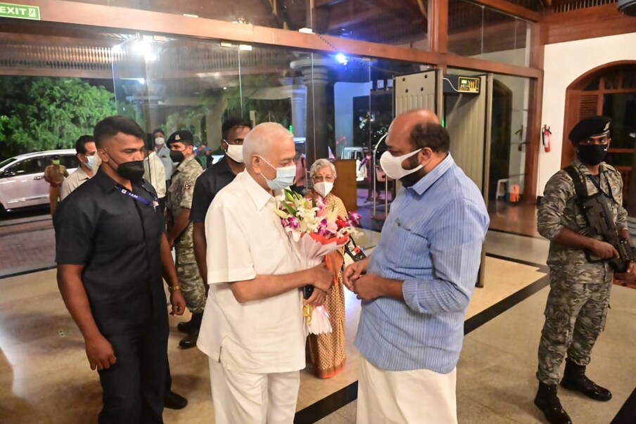  പ്രചരണത്തിനായി ഇന്നലെ രാത്രി കേരളത്തിലെത്തിയ യശ്വന്ത് സിൻഹയെ തിരുവനന്തപുരം വിമാനത്താവളത്തിൽ പ്രതിപക്ഷ നേതാവ് വി.ഡി സതീശന്റെ നേതൃത്വത്തിൽ യു.ഡി.എഫ് നേതാക്കൾ സ്വീകരിച്ചു. മാസ്ക്കറ്റ് ഹോട്ടലിൽ  വ്യവസായ മന്ത്രി പി രാജീവും സ്വീകരിച്ചു.