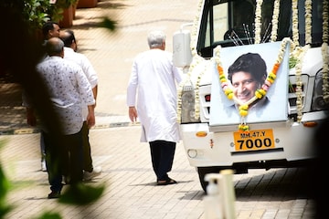 ഹരിഹരൻ, ശങ്കർ മഹാദേവൻ, അൽക യാഗ്നിക്.... ; പ്രിയ ഗായകന് യാത്രാമൊഴി ചൊല്ലാൻ പ്രമുഖരെത്തി ഹരിഹരൻ, ശങ്കർ മഹാദേവൻ, അൽക യാഗ്നിക്.... ; പ്രിയ ഗായകന് യാത്രാമൊഴി ചൊല്ലാൻ പ്രമുഖരെത്തി
