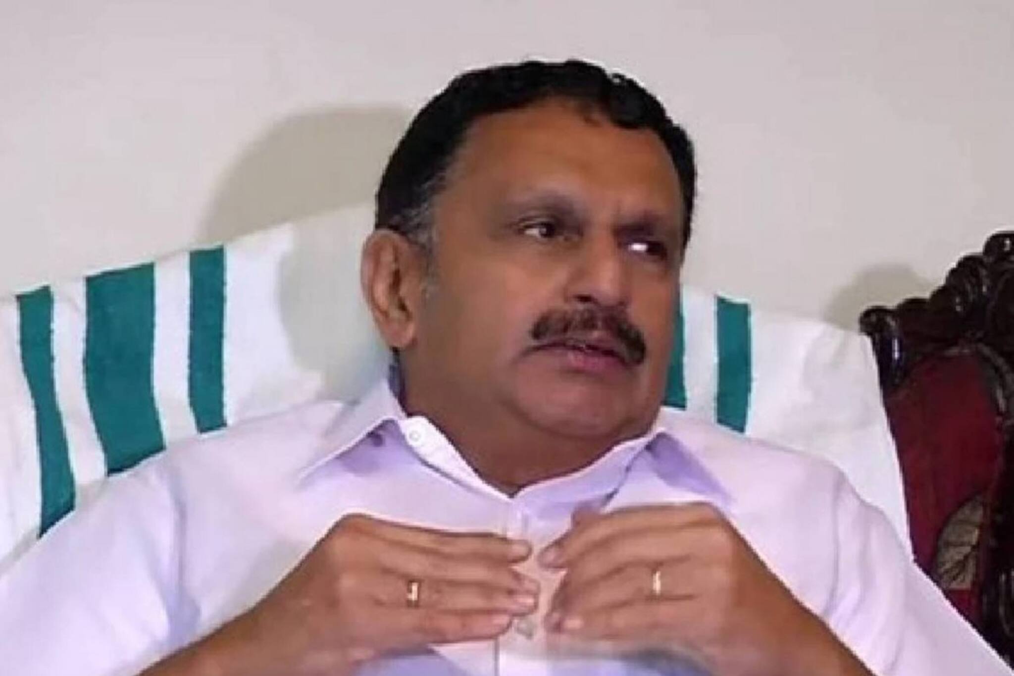 എകെ ബാലൻ സൈക്കിൾ ഇടിച്ച കേസ് വാദിച്ചാലും വധശിക്ഷ വിധിക്കും: കെ മുരളീധരൻ