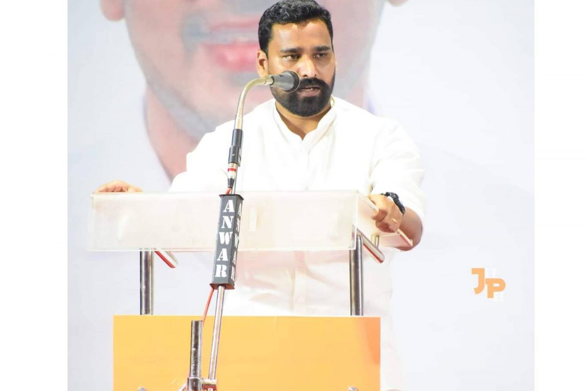 യുവമോര്‍ച്ചയുടെ  കലക്ടറേറ്റ്മാര്‍ച്ചില്‍ ആളുകുറഞ്ഞു;സംസ്ഥാനപ്രസിഡണ്ട് വിവാഹത്തിന് പോയെന്ന്