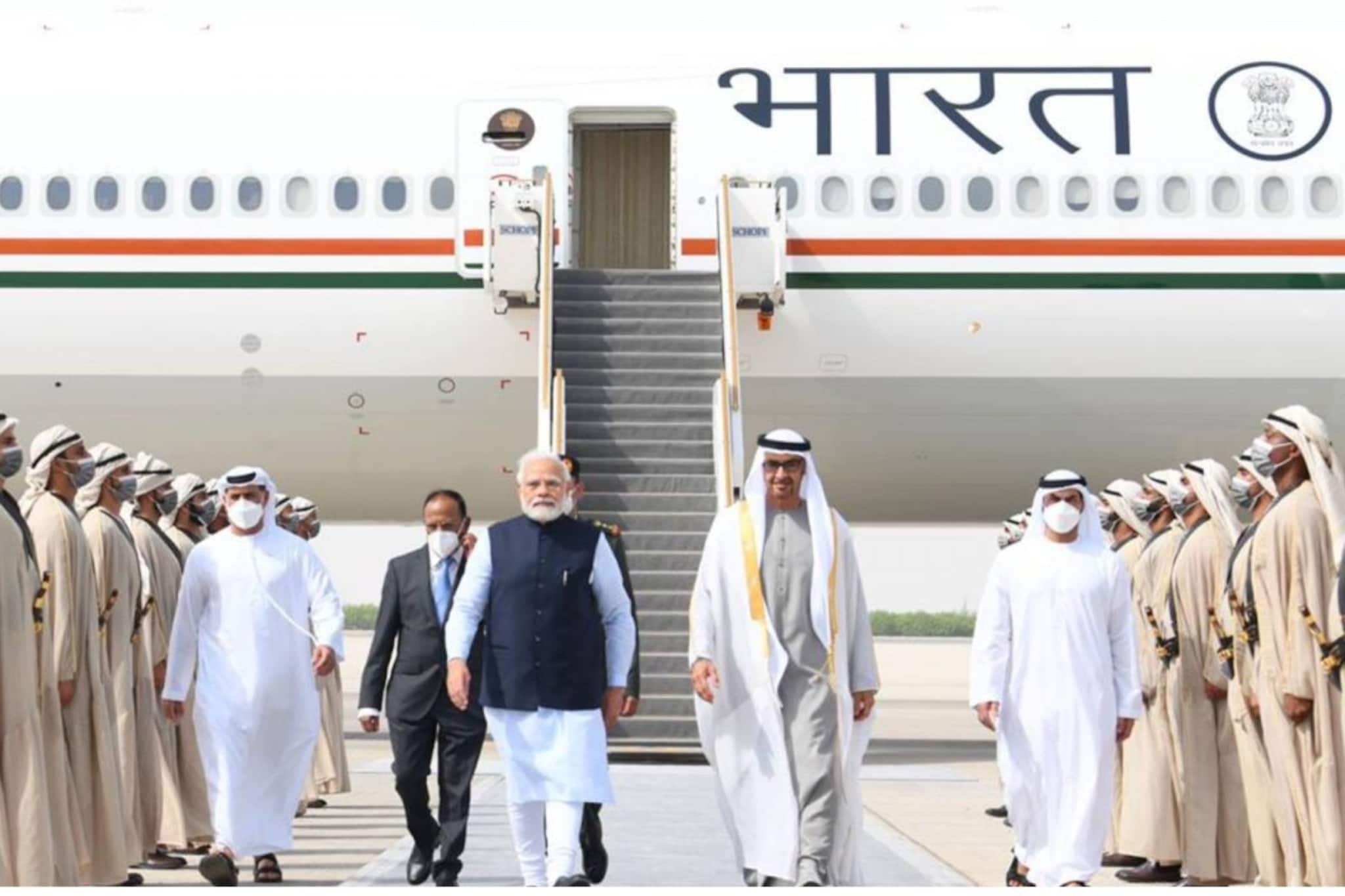 പ്രധാനമന്ത്രി നരേന്ദ്ര മോദി അബുദാബിയിൽ; UAE പ്രസിഡന്റ് നേരിട്ടെത്തി സ്വീകരിച്ചു