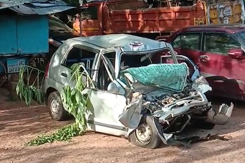  ‌നെടുമങ്ങാട് കരിപ്പൂർ മല്ലമ്പ്രക്കോണത്ത് പ്രകാശ് ദേവരാജനും (50) മകനുമാണ് (12) മരണപ്പെട്ടത്. ഇന്നലെ രാത്രി 11 മണിയോടെ ആയിരുന്നു സംഭവം.