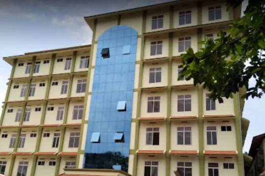 എല്ലിന്റെ ഡോക്ടറുണ്ടോ എന്ന് ചോദിച്ച് ആശുപത്രിയിലേക്ക് വിളിച്ച സ്ത്രീയ്ക്ക് ഡോക്ടര്‍ അവധി അല്ലാത്ത ദിവസങ്ങളില്‍ ഉണ്ടാകും എന്നായിരുന്നു ജീവനക്കാരി നല്‍കിയ മറുപടി