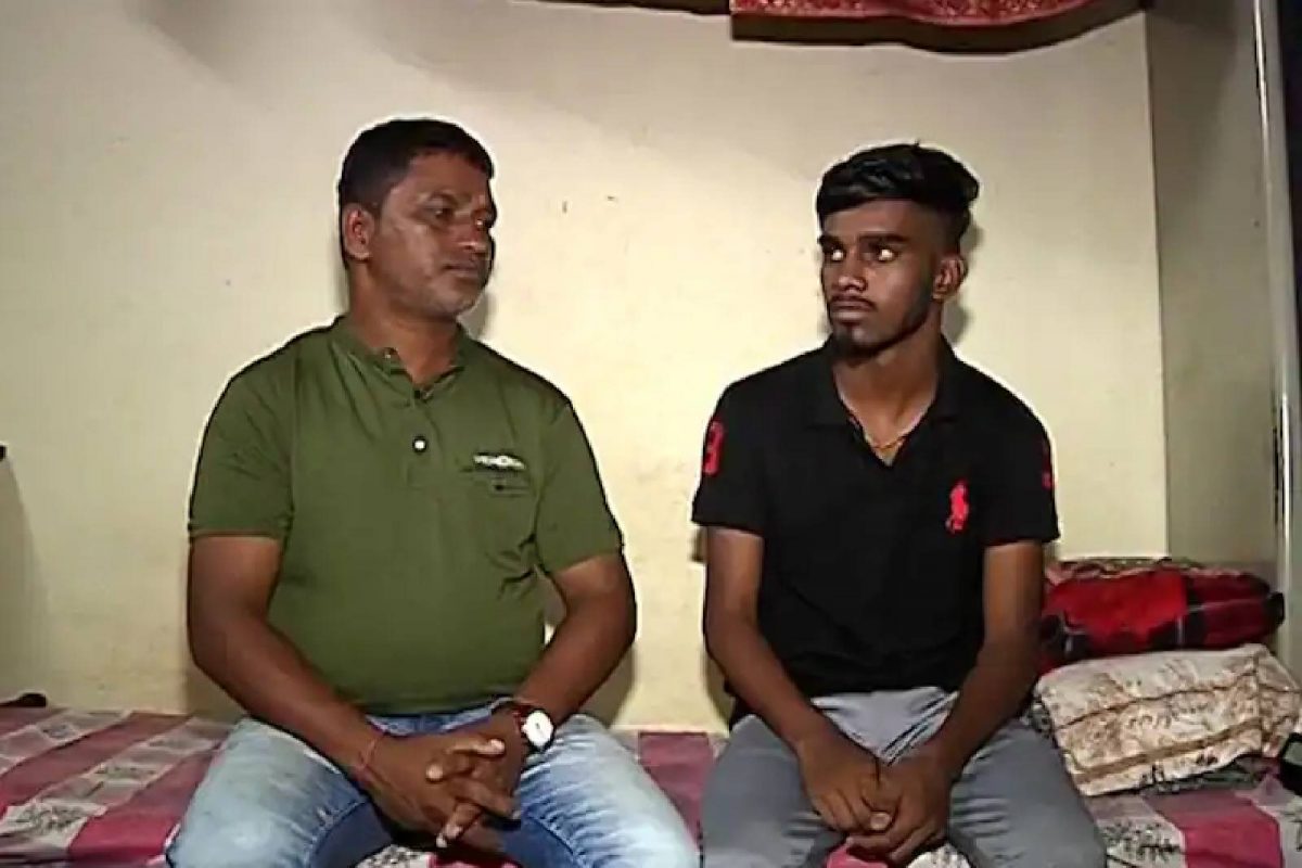 പ്രാരാബ്ധങ്ങൾ കാരണം ഏഴാം ക്ലാസിൽ വെച്ച് പഠനം നിർത്തേണ്ടി വന്ന ഭാസ്കർ എന്നയാൾ 30 വർഷത്തിന് ശേഷം മകനോടൊപ്പം വീണ്ടു൦ 10-ാ൦ ക്ലാസ് പരീക്ഷ എഴുതാൻ തീരുമാനിക്കുകയായിരുന്നു.