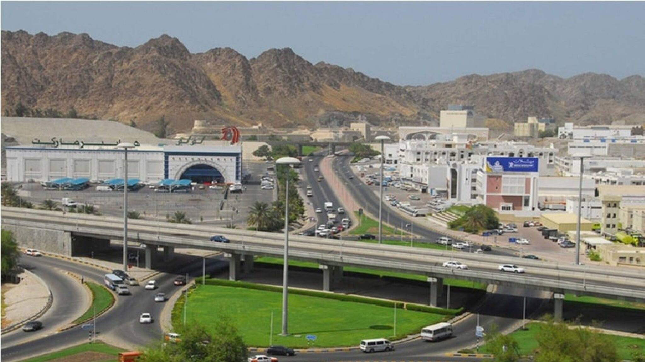 Oman | വിദേശ തൊഴിലാളികളുടെ നിയമനം പ്രോത്സാഹിപ്പിച്ച് ഒമാൻ; റിക്രൂട്ട്‌മെന്റ് ഫീസ് കുറച്ചു; വിശദാംശങ്ങൾ അറിയാം