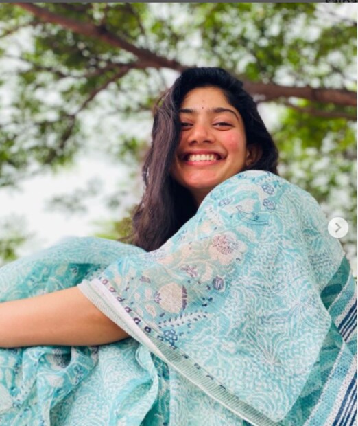  സായ് പല്ലവിയും റാണ ദഗുബാട്ടിയും പ്രധാന വേഷത്തിൽ എത്തിയ വിരാട പർവത്തിന് തിയേറ്ററിൽ ലഭിച്ച പ്രതികരണം തന്നെ ഇതിന് ഉദാഹരണം. ചിത്രം സായ് പല്ലവി ഷോ ആണെന്നാണ് ആരാധകർ പറയുന്നത്.