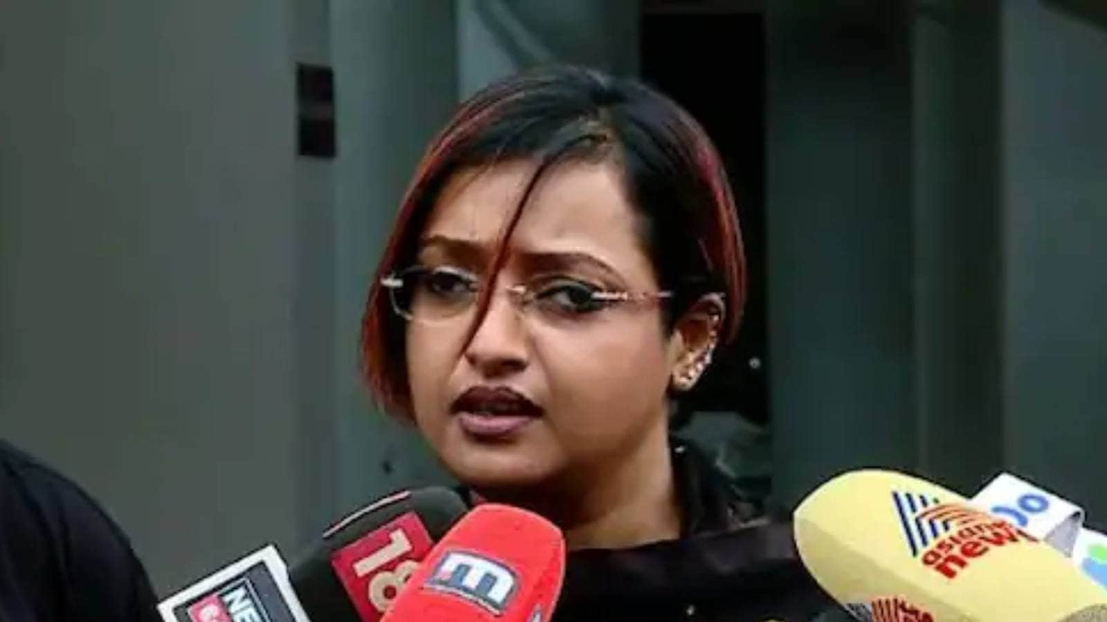 Swapna Suresh Swapna Threatens To Stop Speaking Against Chief Minister Daughter And Jalil 