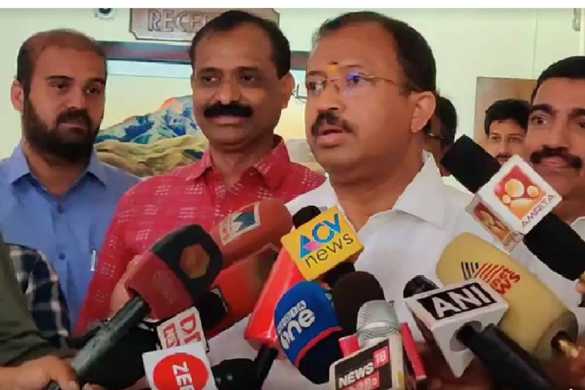 ആരോപണങ്ങളില്‍ മറുപടി പറയുന്നതിന് പകരം ആളുകളെ വഴിനടക്കാന്‍ അനുവദിക്കാതെ ആട്ടിയോടിക്കുകയാണ് ചെയ്യുന്നതെന്ന് അദ്ദേഹം വിമര്‍ശിച്ചു