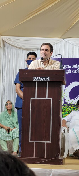  "ഉത്തരേന്ത്യയിൽ ക്രിക്കറ്റിന് ആണ് കൂടുതൽ പ്രചാരവും സ്വാധീനവും..പക്ഷേ, ഞാൻ എല്ലാകാലത്തും ഫുട്ബോൾ ഫാൻ ആണ്. സ്കൂളിൽ പഠിക്കുമ്പോൾ ഞാൻ ഫുട്ബോൾ കളിച്ചിട്ടുണ്ട്. അതുകൊണ്ട് ഏറെ സന്തോഷത്തോടെയാണ് ഞാൻ ഈ ചടങ്ങിന് വന്നത്. കേരളത്തിന്റെ ഫുട്ബോൾ തലസ്ഥാനത്താണ് ഞാൻ ഇപ്പോൾ ഉള്ളത് എന്നതും സന്തോഷം നൽകുന്നു. ഇനി വരുമ്പോൾ അൽപനേരം നിങ്ങളോടൊപ്പം കളിക്കാമെന്ന് കൂടി ആഗ്രഹിക്കുന്നു".