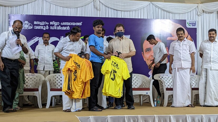  "ഫുട്ബോൾ വളരെ തെളിമയുള്ളതാണ്. ആരൊക്കെ കളിക്കുന്നു, ആരൊക്കെ കളിക്കാത്തിരിക്കുന്നു എന്നെല്ലാം പെട്ടെന്ന് അറിയാനാകും. ഒരു ടീമായി കളിച്ചാൽ മാത്രമേ ജയിക്കാൻ പറ്റൂ. വ്യക്തിപരമായ മികവ് കൊണ്ട് മാത്രം ടീം ജയിക്കില്ല. വ്യക്തിപരമായ മികവ് പ്രധാനമാണ്, പക്ഷേ നിർണായകം ടീമിന്റെ ഒന്നിച്ചുള്ള പ്രകടനമാണ്". രാഹുൽ പറഞ്ഞു.