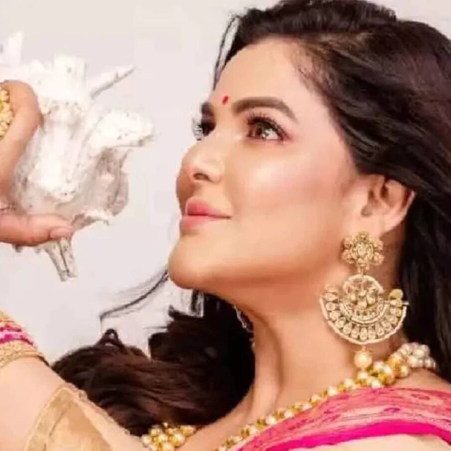  പാർത്ഥയും അർപ്പിതയുമായുള്ള ബന്ധത്തെക്കുറിച്ച് ഇ.ഡി. ചോദ്യം ചെയ്തിരുന്നു. പാർത്ഥയുടെ ഇൻഷുറൻസ് പേപ്പറുകളിൽ അർപിതയാണത്രെ നോമിനി. ഇതേക്കുറിച്ച് തനിക്കറിയില്ല എന്നായിരുന്നു പാർത്ഥ ചാറ്റർജിയുടെ പ്രതികരണം
