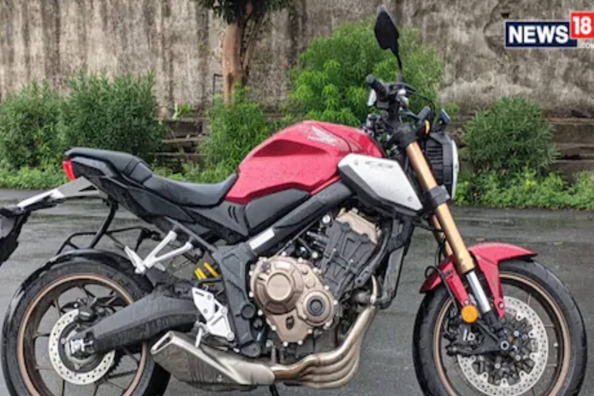 Two-Wheeler | മഴക്കാലത്ത് ഇരുചക്ര വാഹനം ഓടിക്കുമ്പോൾ ശ്രദ്ധിക്കേണ്ട കാര്യങ്ങൾ