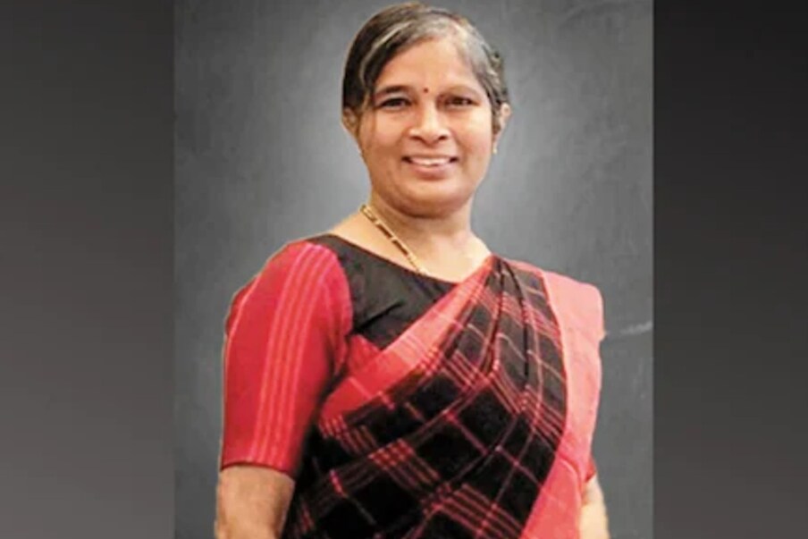  ,[object Object],സോഹോ സ്ഥാപകൻ ശ്രീധർ വെമ്പുവിന്റെ സഹോദരി രാധ വെമ്പുവാണ് കൊട്ടക് പ്രൈവറ്റ് ബാങ്കിങ് ഹൂറൺ 2021 സമ്പന്ന വനിതകളുടെ പട്ടികയിൽ അഞ്ചാം സ്ഥാനത്ത്. ഇവരുടെ ആസ്തി 26,260 കോടി രൂപയാണ്. നിലവിൽ സോഹോ മെയിലിന്റെ പ്രൊഡക്റ്റ് മാനേജറാണ് രാധ വെമ്പു. (Image: Forbes India)