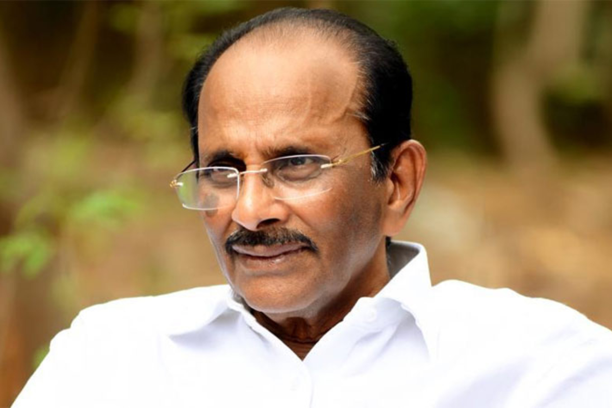  രണ്ട് മാസത്തിനുള്ളിൽ താൻ കഥയെഴുതിയെന്നും ആർഎസ്എസ് മേധാവി മോഹൻ ഭാഗവത് അതിൽ സന്തോഷവാനാണെന്നും വിജയേന്ദ്ര പ്രസാദ് പറഞ്ഞു. ''ഒരു നല്ല വാർത്ത അറിയിക്കാൻ ആഗ്രഹിക്കുന്നു, ഞാൻ ആ സിനിമയുമായി ബന്ധപ്പെട്ട ജോലികൾ ഉടൻ ആരംഭിക്കാൻ പോകുന്നു. ആർഎസ്എസിനെക്കുറിച്ച് ഒരു സിനിമയും ഒരു വെബ് സീരീസും നിർമിക്കും'', വിജയേന്ദ്ര പ്രസാദ് പ്രഖ്യാപിച്ചു. തങ്ങളെക്കുറിച്ച് പൊതുജനങ്ങളോട് പറയാതിരിക്കുക എന്നൊരു തെറ്റ് ആർഎസ്എസ് ചെയ്തു. ആ തെറ്റിനുള്ള പരിഹാരം താൻ ചെയ്യുമെന്നും. ആർഎസ്എസിന്റെ മഹത്വത്തെക്കുറിച്ച് നമുക്കെല്ലാവർക്കും അഭിമാനത്തോടെ പറയാൻ കഴിയുമെന്നും അദ്ദേഹം കൂട്ടിച്ചേർത്തു.