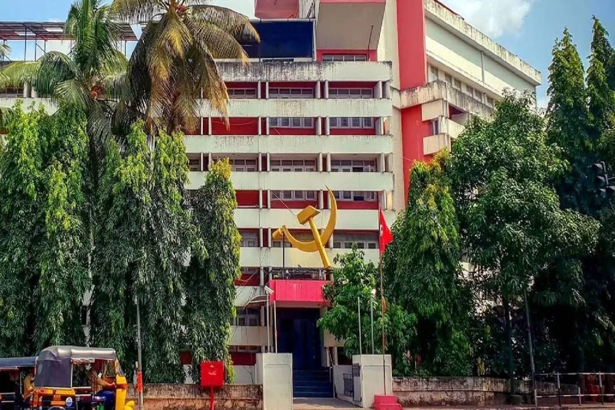 ''ഓഫീസിന്‌ ഉള്ളിലേക്ക്‌ കടത്താതെ മടക്കി അയച്ചിട്ടും എകെജി സെന്റര്‍ സന്ദര്‍ശിച്ചു എന്ന തരത്തില്‍ എസ്‌ഡിപിഐ സ്വയം പ്രചരണം നടത്തുന്നത്‌ മറ്റെന്തോ ഗൂഢ ലക്ഷ്യം ഉള്ളില്‍ വച്ചാണ്''