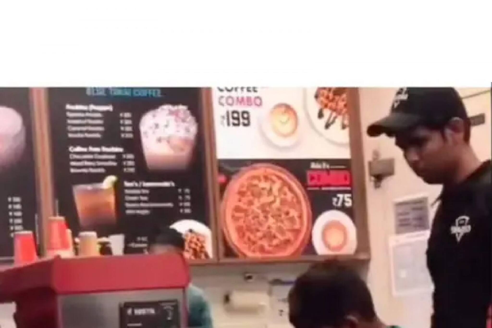 ഭക്ഷണശാലയിൽ നിന്ന് കുട്ടികളെ പുറത്താക്കി വെയ്റ്റർ