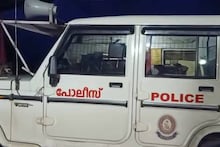 ബൈക്ക് പാർക്ക് ചെയ്യുന്നതിലെ തർക്കത്തിൽ വീട്ടുമുറ്റത്ത് വെച്ച്  കുത്തേറ്റ പൊലീസുകാരൻ ഗുരുതര നിലയിൽ