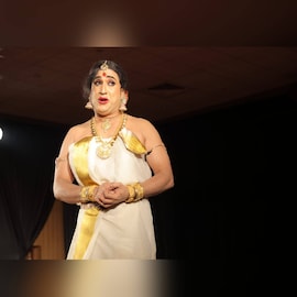 നടന് സന്തോഷ് കീഴാറ്റൂരിന്റെ ഏകാംഗ നാടകം 'പെണ്നടന്' വീണ്ടും അരങ്ങില് നടന് സന്തോഷ് കീഴാറ്റൂരിന്റെ ഏകാംഗ നാടകം 'പെണ്നടന്' വീണ്ടും അരങ്ങില്