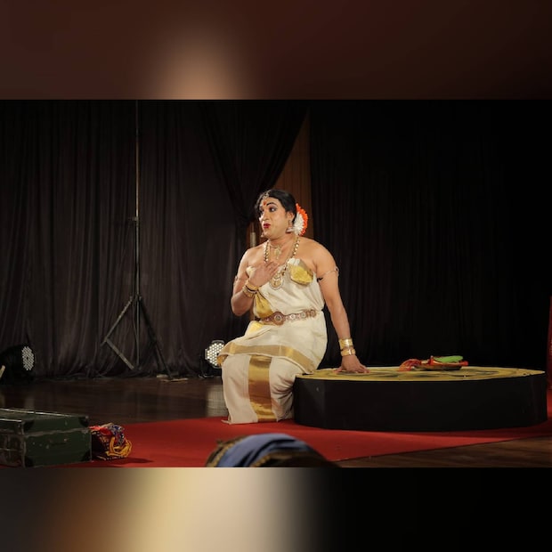  കേരളത്തിനകത്തും പുറത്തുമായി നിരവധി വേദികള്‍ അവതരിപ്പിച്ചിട്ടുള്ള പെണ്‍ നടന്‍ എന്ന നാടകം ഒരു ഇടവേളയ്ക്ക് ശേഷമാണ് വീണ്ടും വേദികളിലെത്തുന്നത്.