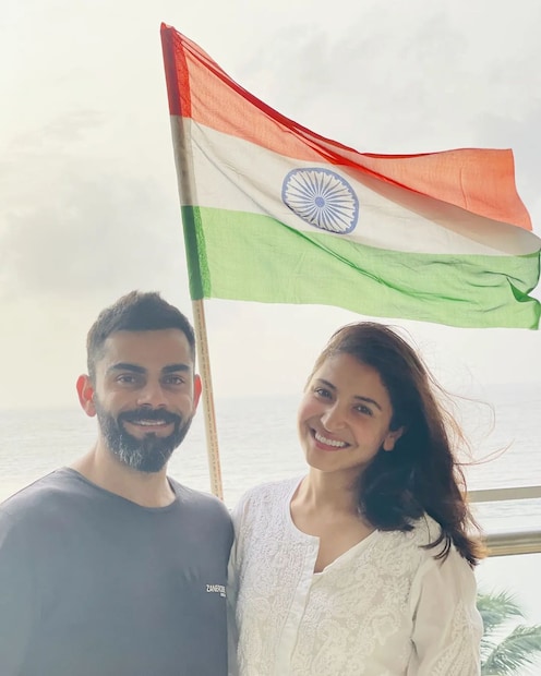 Anushka Sharma and Virat Kohi also hoisted the national flag at their home. 
