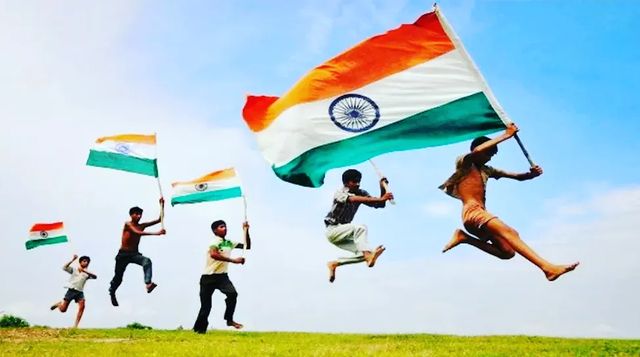  "വളരെ വലിയ വില നൽകിയാണ് ഈ സ്വാതന്ത്ര്യം നാം നേടിയത്. അനേകം ജീവൻ ബലിയർപ്പിക്കേണ്ടി വന്നു. നാം പലപ്പോഴും നിസ്സാരമായി എടുക്കുന്ന ഈ വിലയേറിയ സമ്മാനത്തിനായി പോരാടിയ എല്ലാ മഹാന്മാരോടും അഗാധമായ കടപ്പാട്"- നടൻ ആദിൽ ഹുസൈൻ ഇൻസ്റ്റഗ്രാമിൽ പങ്കുവെച്ച കുറിപ്പ് .(Image: Instagram)