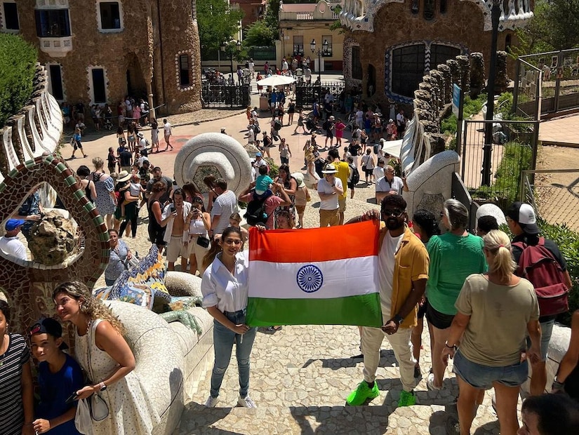 Nayanthara and Vignesh Shivan holds the Indian national flag as they visit tourist spots in the city. 