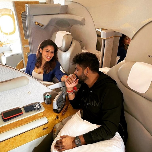 Nayanthara and Vignesh Shivan looks lovelorn as they enjoy their flight.