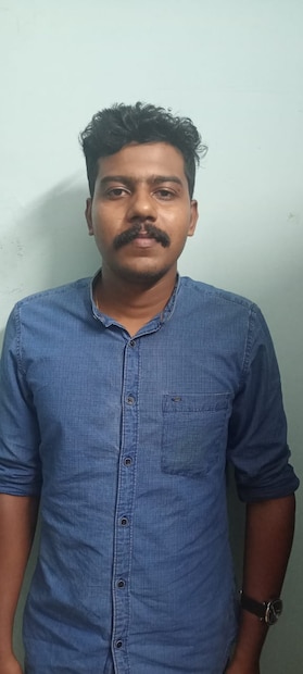  കരിപ്പൂർ സ്വർണ്ണക്കടത്ത് കേസുമായി ബന്ധപ്പെട്ട് കസ്റ്റംസ് അറസ്റ് ചെയ്ത ജാമ്യത്തിൽ ഇറങ്ങിയ അർജുൻ കാക്കനാട് ജയിലിൽ വച്ച് പരിചയപ്പെട്ട എറണാംകുളം സ്വദേശികളെ കൂട്ടി പുതിയ സംഘം രൂപീകരിച്ചു വരികയായിരുന്നു. തിരുവനന്തപുരം സ്വദേശി നൗഫലുമായി ചേർന്ന് കാക്കനാട് വീട് വാടകക്ക് എടുത്ത് താമസിച്ചാണ് കേരളത്തിലെ വിവിധ ജില്ല കളിലെ ക്വട്ടേഷൻ സംഘങ്ങള നിയന്ത്രിച്ചിരുന്നത്.  യുവജനക്ഷേമ കമ്മീഷൻ വെമ്പായം പഞ്ചായത്ത് കോഡിനേറ്ററാണ് നൗഫൽ.  ‌‌