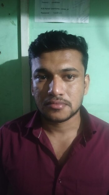  കഴിഞ്ഞ വർഷം ജൂണിൽ സ്വർണ കടത്ത് സംഘാംഗങ്ങൾ വാഹനാപകടത്തിൽ മരിച്ചതിനു ശേഷമാണ് കള്ളക്കടത്ത് സ്വർണം മോഷ്ടിക്കുന്ന സംഘങ്ങളെ കുറിച്ച് പോലീസ് അന്വേഷിക്കുന്നത്. ഇത്തരത്തിൽ സ്വർണം മോഷ്ടിക്കുന്ന ഒരു സംഘത്തിന്റെ തലവൻ അർജുൻ ആയങ്കി ആണെന്ന് പോലീസ് കണ്ടെത്തിയിരുന്നു. അന്ന് സ്വർണം തട്ടിയെടുത്ത് കൊണ്ടുപോകാൻ കരിപ്പൂരിൽ എത്തിയ അർജുൻ ആയങ്കി സ്വർണം കസ്റ്റംസ് പിടികൂടിയത് അറിഞ്ഞ് രക്ഷപ്പെടുകയായിരുന്നു. ഇതുമായി ബന്ധപ്പെട്ട കേസിലും അർജുൻ ആയങ്കിയെ പ്രതി ചേർക്കാനുള്ള സാധ്യതകളും പോലീസ് പരിശോധിക്കുന്നുണ്ട്.