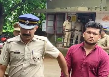 കരിപ്പൂർ സ്വർണക്കടത്തിൽ പിടിയിലായവരിൽ  യുവജനക്ഷേമ കമ്മീഷൻ പഞ്ചായത്ത്  കോഡിനേറ്ററും; അർജുൻ ആയങ്കി ഒന്നാം പ്രതി