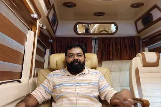മുൻ സി പി എം നേതാവ് അത്തിമണി അനിലാണ് സിനിമാ സ്റ്റൈലിൽ കോടതിയിൽ വന്ന് മടങ്ങിയത്