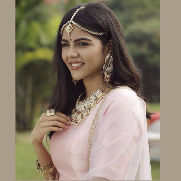  ടൊവിനോ തോമസും കല്യാണി പ്രിയദർശനും പ്രധാന കഥാപാത്രങ്ങളെ അവതരിപ്പിക്കുന്ന ‘തല്ലുമാല’ഓഗസ്റ്റ് 12ന് റിലീസിന് തയ്യാറെടുക്കുകയാണ്. കല്യാണി പ്രിയദർശനാണ് ബീപാത്തു എന്ന വ്ലോഗർ ആയി എത്തുന്നത്