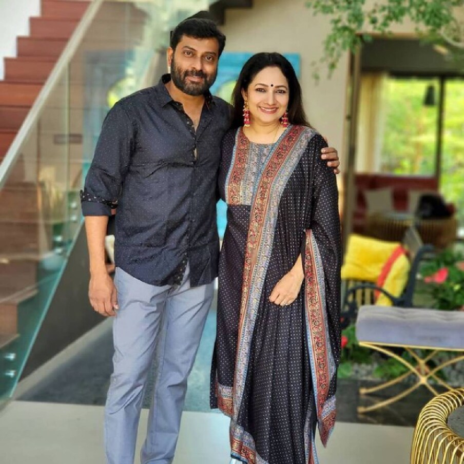  പരിപാടിക്ക് ശേഷം ഇരുവർക്കുമുള്ള ഒരു പൊതുസുഹൃത്ത് വഴി പരിചയം വളർന്നു പ്രണയമായി. അന്ന് നരെയ്‌ന്റെ വീട്ടിലും മഞ്ജുവിന്റെ വീട്ടിലും വിവാഹാലോചനകൾ അന്വേഷിക്കുന്ന കാലമായിരുന്നു. ഇക്കാര്യം പറഞ്ഞതും വീട്ടുകാർ സമ്മതിച്ചു. മഞ്ജു പഠനം പൂർത്തിയാക്കിയതും, വിവാഹവും നടന്നു