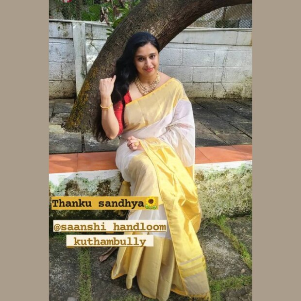  ഇന്ന് 30നോടടുത്താൽ പോലും നായികമാർക്ക് സ്കൂൾ, കോളേജ് വിദ്യാർത്ഥിനിയുടെ വേഷം ചെയ്യാനുള്ള അവസരം ലഭിക്കുമ്പോൾ, ഇരുത്തം വന്ന വേഷങ്ങളിൽ തിളങ്ങിയ സംയുക്ത തന്റെ 23-ാം വയസ്സിൽ ബിജു മേനോന്റെ ഭാര്യയായി ബിഗ് സ്‌ക്രീനിൽ നിന്നും മറഞ്ഞു. സോഷ്യൽ മീഡിയയിൽ തരക്കേടില്ലാത്ത വിധം സജീവമായ സംയുക്ത കുത്താമ്പുള്ളി സാരി അണിഞ്ഞ ലുക്കിലെ ചിത്രങ്ങളാണ് ഏറ്റവുമൊടുവിൽ പോസ്റ്റ് ചെയ്തിട്ടുള്ളത് (തുടർന്ന് വായിക്കുക)