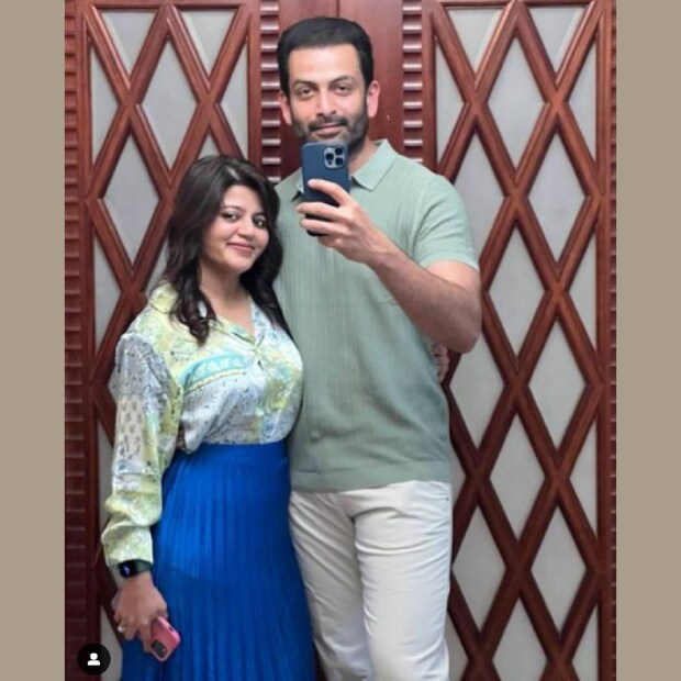  പൃഥ്വിരാജിനെ ഇന്റർവ്യൂ ചെയ്ത വഴി സുപ്രിയയുമായി പ്രണയത്തിലായി എന്ന് പരക്കെ പ്രചരണമുണ്ടെങ്കിലും, അതിൽ തെല്ലും കഴമ്പില്ല. മുംബൈയിൽ മാധ്യമപ്രവർത്തകയായിരിക്കെ തീർത്തും അവിചാരിതമായാണ് അന്ന് മലയാള സിനിമയിൽ പ്രശസ്തനായ പൃഥ്വിരാജിനെ സുപ്രിയ പരിചയപ്പെടുന്നത്. വിമെൻ ഇൻ ബിസിനസ് മീറ്റിൽ ആണ് സുപ്രിയ തന്റെ ജീവിതവിജയത്തെക്കുറിച്ച് സംസാരിക്കവേ ഇക്കാര്യം പറഞ്ഞത് (തുടർന്ന് വായിക്കുക)