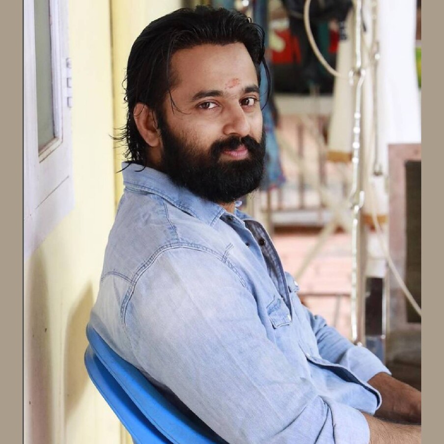  ഈ വർഷം ജനുവരിയിൽ 'മേപ്പടിയാൻ' സിനിമയുടെ റിലീസിന് മുൻപ് നടൻ ഉണ്ണി മുകുന്ദന്റെ വീട്ടിൽ എൻഫോഴ്‌സ്‌മെന്റ് ഡിറക്ടറേറ്റ് റെയ്ഡ് നടത്തിയിരുന്നു