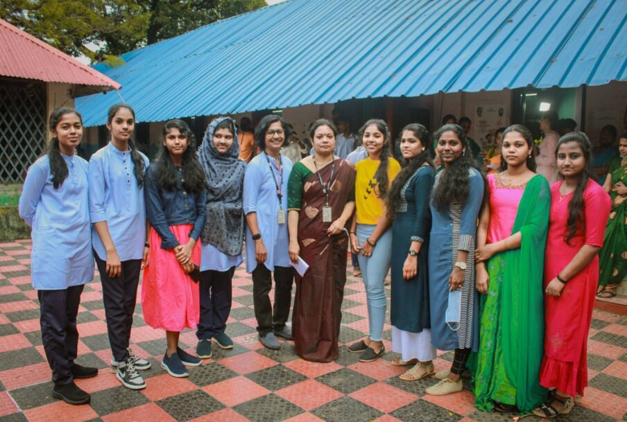  പെണ്‍ വേര്‍തിരിവ് ഒഴിവാക്കാന്‍ കൂടുതല്‍ സ്‌കൂളുകള്‍ തയ്യാറെടുക്കുന്നുണ്ട്. ശുപാര്‍ശകള്‍ മന്ത്രിയുടെ പരിഗണനയിലാണ്. പരിശോധനകള്‍ നടത്തി ഉടന്‍ അനുമതി നല്‍കും.