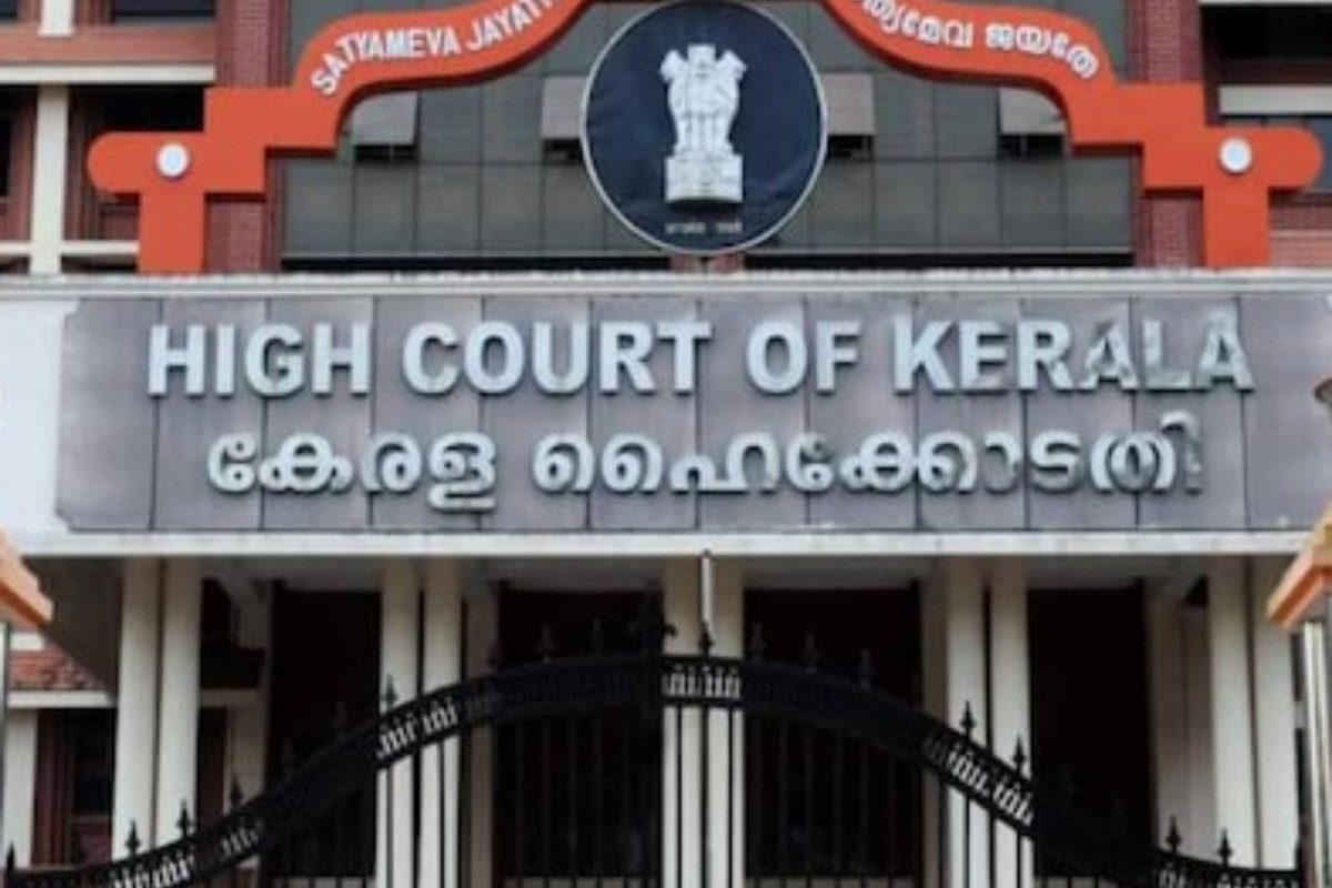 ചീഫ് ജസ്റ്റിസ് എസ് മണികുമാർ, ജസ്റ്റിസ് മുരളി പുരുഷോത്തം എന്നിവർ അംഗങ്ങളായ ബെഞ്ചാണ് ഹർജി തള്ളിയത്