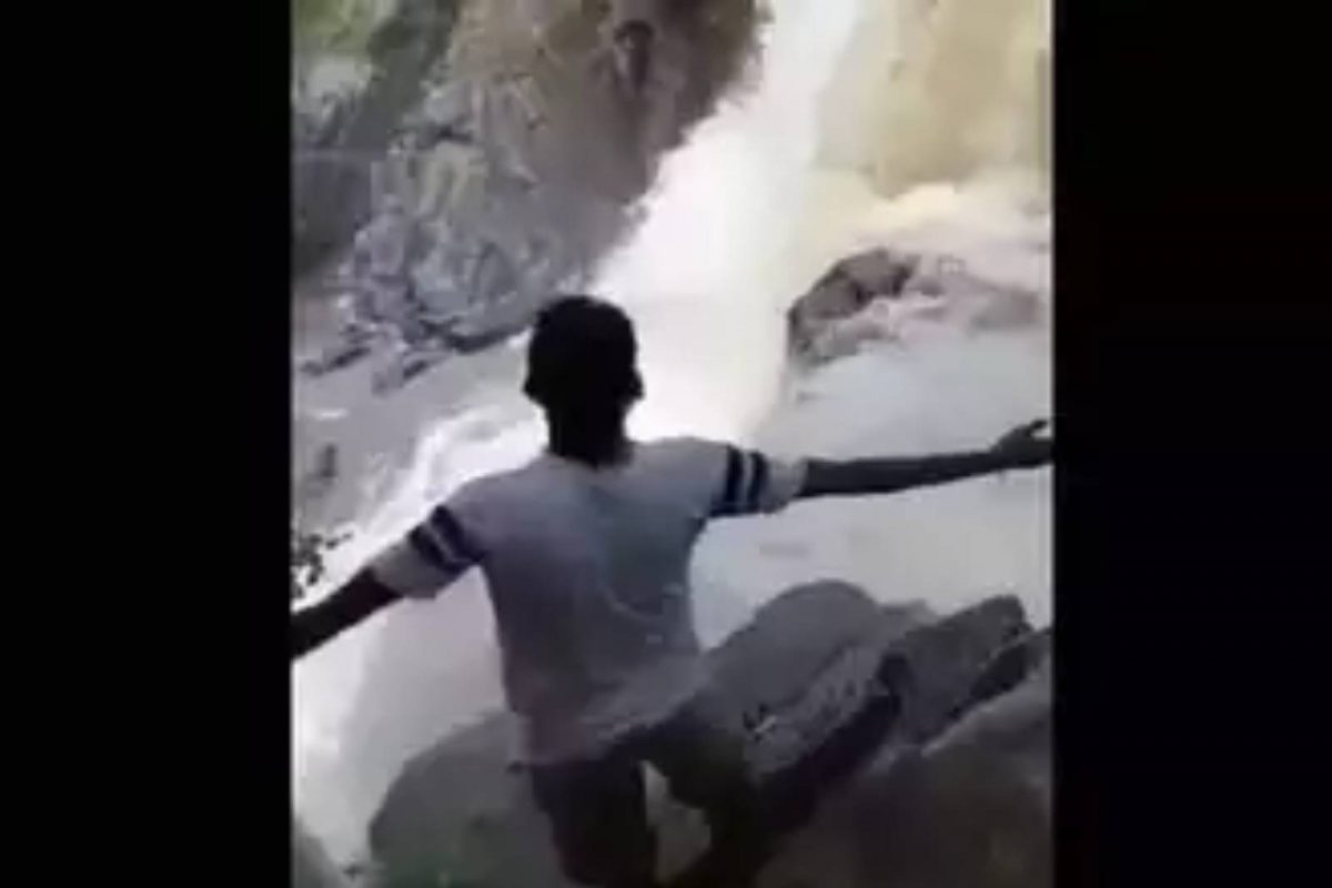 വഴുക്കലുള്ള പാറയിൽ നിന്ന് കാൽവഴുതി താഴേക്ക് പതിക്കുകയായിരുന്നു.