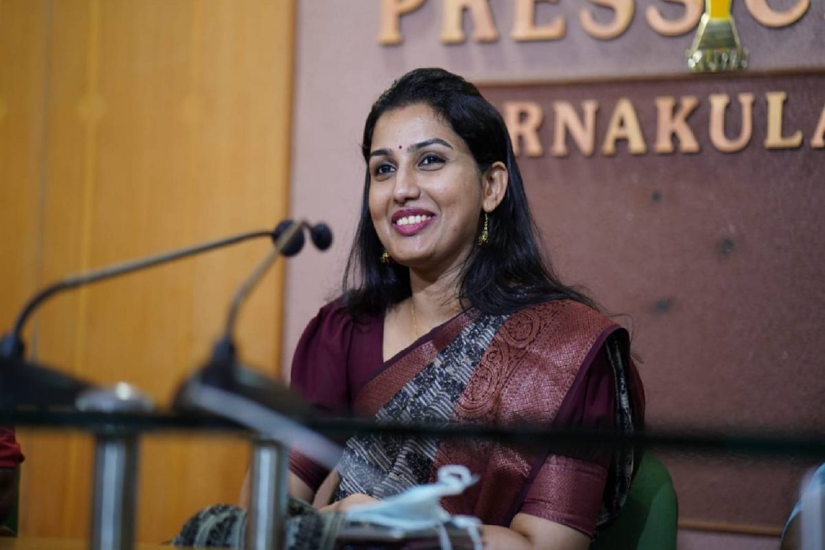 'അന്ന് ഉറങ്ങിപ്പോയതല്ല, തീരുമാനത്തില്‍ 100 % ബോധ്യമുണ്ട്, തെറ്റുപറ്റിയിട്ടില്ല'; അവധി വിവാദത്തില്‍ കളക്ടര്‍