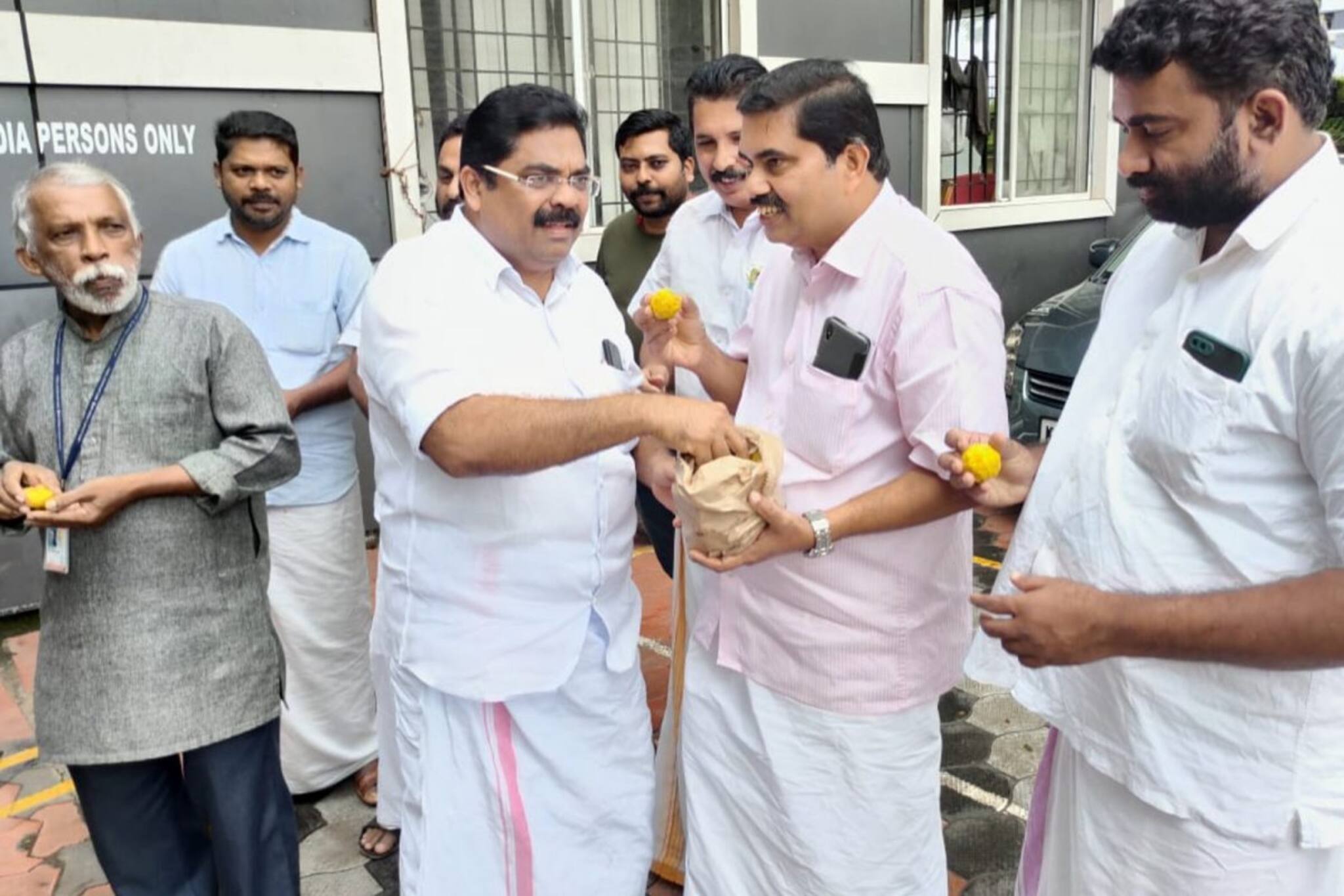 നായ്ക്കളെ കൊന്ന് പ്രകടനം: കേരള കോൺഗ്രസ് നേതാക്കളടക്കം 15 പ്രതികളെ വെറുതെ വിട്ടു