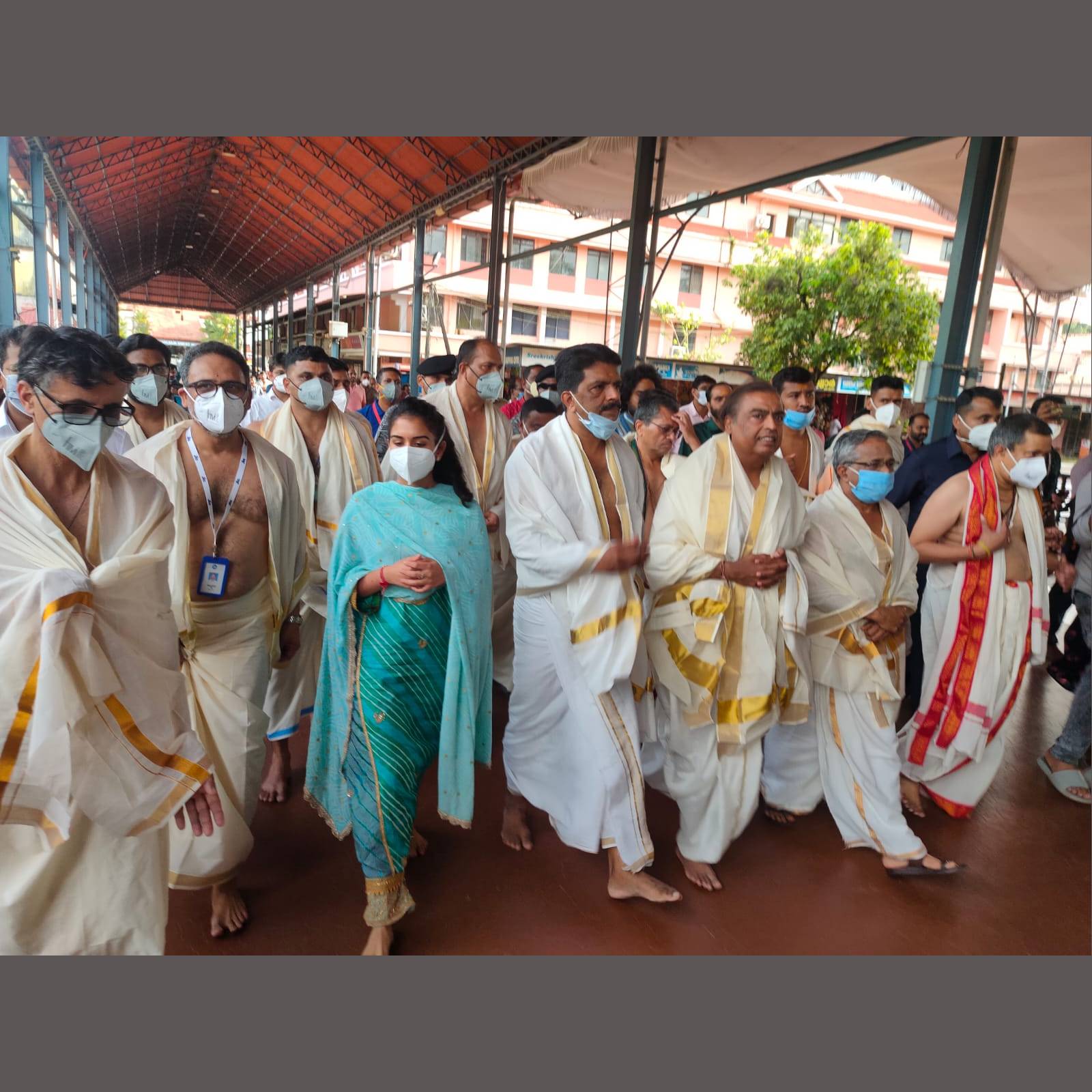 റിലയൻസ് ഇൻഡസ്ട്രീസ് ചെയർമാൻ മുകേഷ് അംബാനി ഗുരുവായൂർ ക്ഷേത്രത്തിൽ ദർശനം നടത്തി.