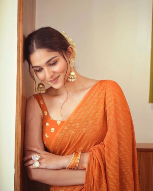  മാറുമറയ്ക്കല്‍ സമരനായിക നങ്ങേലി എന്ന കഥാപാത്രത്തെയാണ് കയാദു ലോഹര്‍ ചിത്രത്തില്‍ അവതരിപ്പിച്ചിരിക്കുന്നത്. കന്നട, തമിഴ്, സിനിമകളിലൂടെ സിനിമാലോകത്ത് എത്തിയ കയാദുവിന്‍റെ മലയാളത്തിലേക്കുള്ള അരങ്ങേറ്റമാണ് പത്തൊമ്പതാം നൂറ്റാണ്ട്. 2000 ഏപ്രില്‍ 11ന് ജനിച്ച കയാദു പൂനെ സ്വദേശിയാണ്.