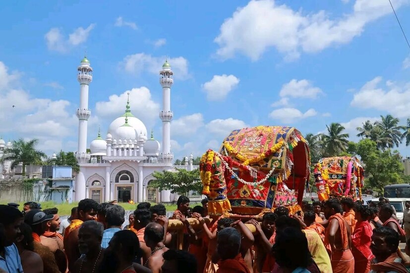  മന്ത്രി വി.ശിവൻകുട്ടി, എം.എൽ.എ. സി.കെ. ഹരീന്ദ്രൻ, പത്മനാഭ സ്വാമി ക്ഷേത്രം എക്സിക്യൂട്ടീവ് ഓഫീസർ സുരേഷ്കുമാർ, സബ് കലക്ടർ അലർമേൽമങ്ക, ദേവസ്വം സൂപ്രണ്ട്മാരായ ആനന്ദ്, ശിവകുമാർ,മാനേജർ മോഹൻകുമാർ ഉൾപ്പെടെയുള്ളവർ ചടങ്ങില്‍ പങ്കെടുത്തു .