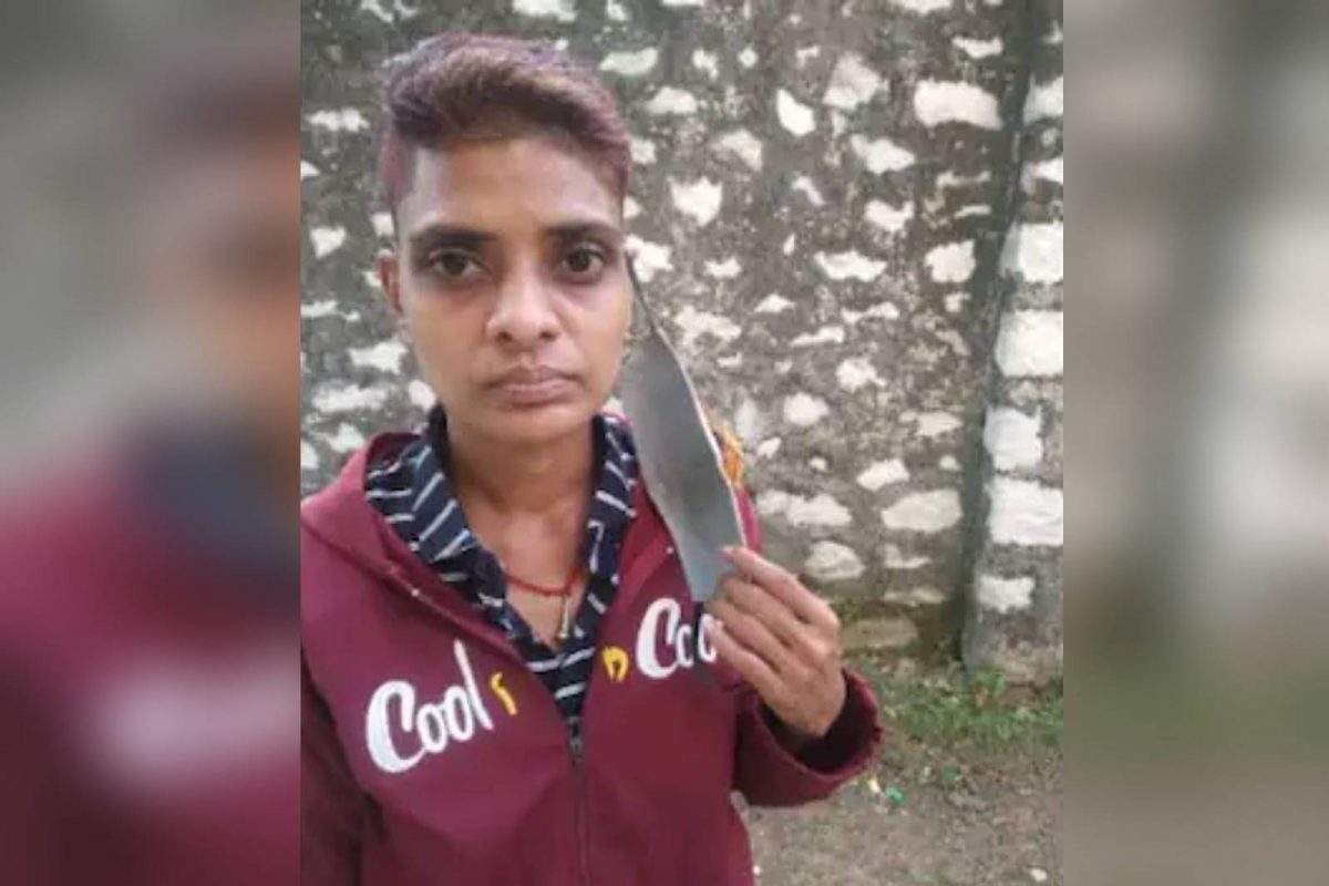  ചന്തു എന്ന വ്യാജ അക്കൗണ്ടിലൂടെ സന്ധ്യ പെൺകുട്ടിയുമായി സൗഹൃദമുണ്ടാക്കിയിരുന്നു