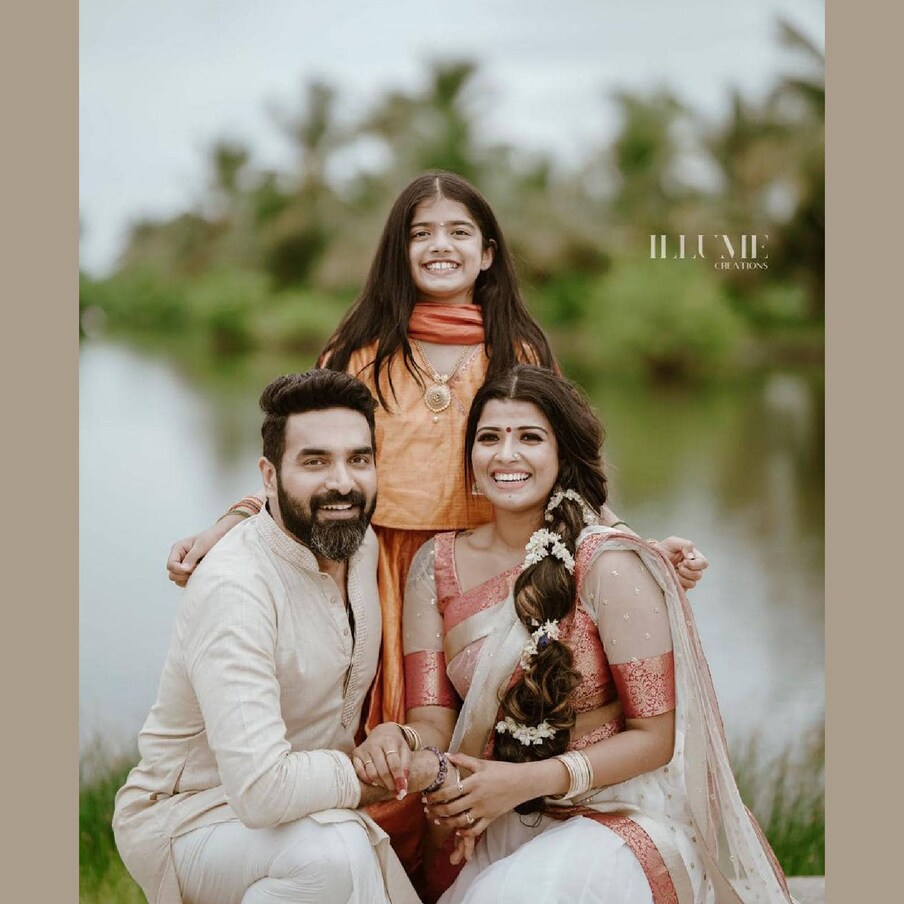  'താൻ എന്തിനാ വിഷമിക്കുന്നേ, ഇവിടെ എല്ലാരും ഹാപ്പിയാണ്, വിഷമിക്കേണ്ടതില്ല. എന്തെങ്കിലും ബുദ്ധിമുട്ടു തോന്നുമ്പോ ഞാൻ പറയാം. ഇപ്പൊ തല്ക്കാലം പോ' എന്നാണ് ഗോപിയുടെ മറുപടി. തീർന്നില്ല വേറെയും കമന്റ് ഉണ്ട്